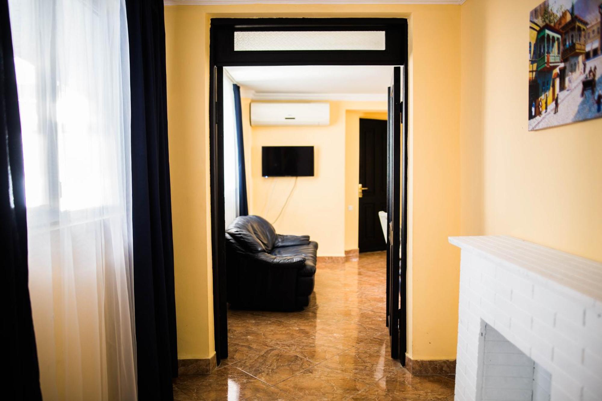Central Apart-Hotel Batumi Rum bild